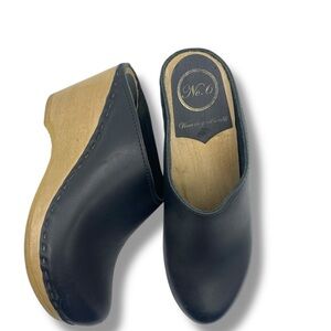 No. 6 Women's Black Leather Clogs